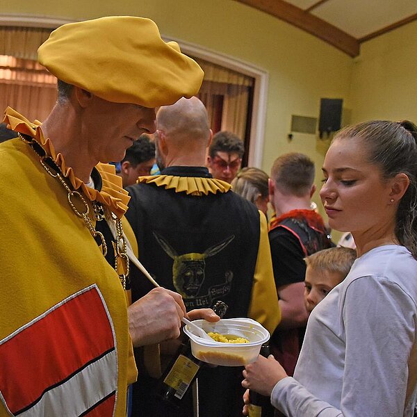 
									Heinivater Alois Amrein und Heinigoof Linda. Rechts Heinimamme Barbara.  Bild: Foto Thomas Stillhart
								
