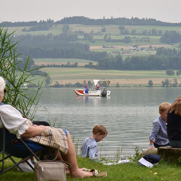 
									Die Seerettung überblickte das Festgelände vom Wasser aus. Bild: Foto Franziska Kaufmann
								