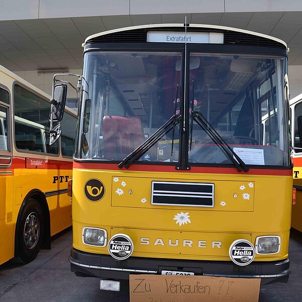 
									Ob Postauto, Feuerwehrfahrzeug oder Lastwagen. Rund 2000 Besucher schauten 300 verschiedene Saurer-Fahrzeuge im Campus Sursee an.  Bild: Foto Thomas Stillhart
								