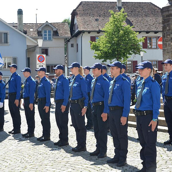 
									24 neue Polizisten vereidigt: Bild 1
								