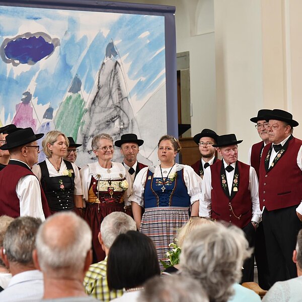 
									Der Jodelklub Sursee gab das Jubiläumslied «Euses Singe wend mer fyre» zum Besten. Bild: Foto Franziska Kaufmann
								