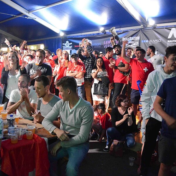 
									Public Viewing Schweiz - Brasilien: Bild 16
								
