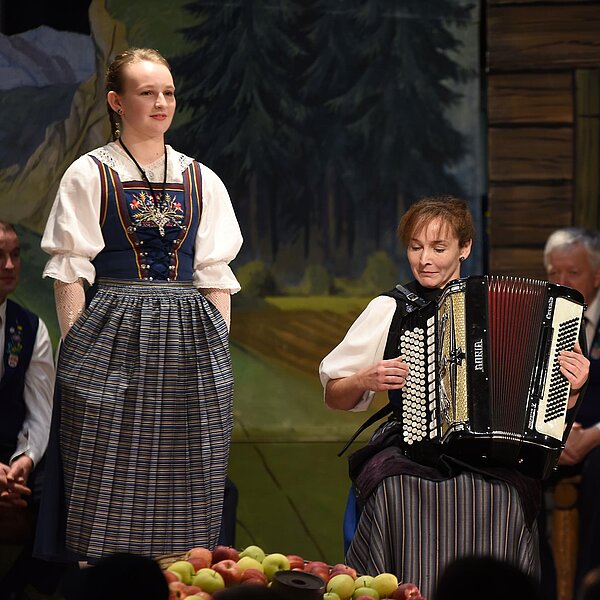 
									Arlette Wismer mit Doris Erdin. Bild: Foto Thomas Stillhart
								
