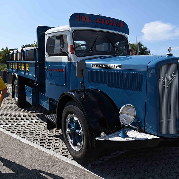 
									Ob Postauto, Feuerwehrfahrzeug oder Lastwagen. Rund 2000 Besucher schauten 300 verschiedene Saurer-Fahrzeuge im Campus Sursee an.  Bild: Foto Thomas Stillhart
								