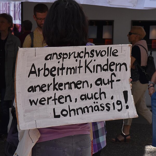 
									Viele fordernde und originelle Sprüche waren zu lesen.  Bild: Foto sti
								