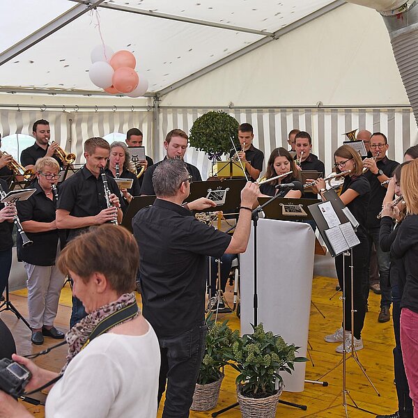
									Die Feldmusik Triengen spielte unter anderem den Marsch «Vivat Lucerna».  Bild: Foto Thomas Stillhart
								