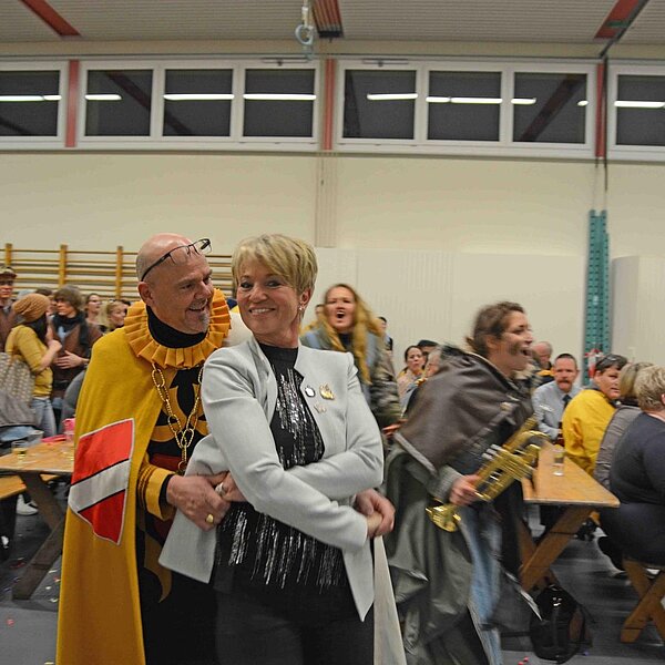 
									Inthronisation Heinivater 2016, Jopo, mit Dreikönigsbot: Bild 13
								