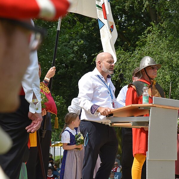 
									OK-Präsident Toni Bussmann zeigte sich an der Eröffnungsfeier vom Freitagnachmittag emotional. Bild: Foto Franziska Kaufmann
								