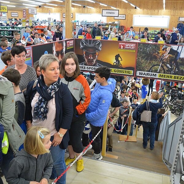 
									FCL-Autogrammstunden bei Otto's 2019 (1): Bild 22
								