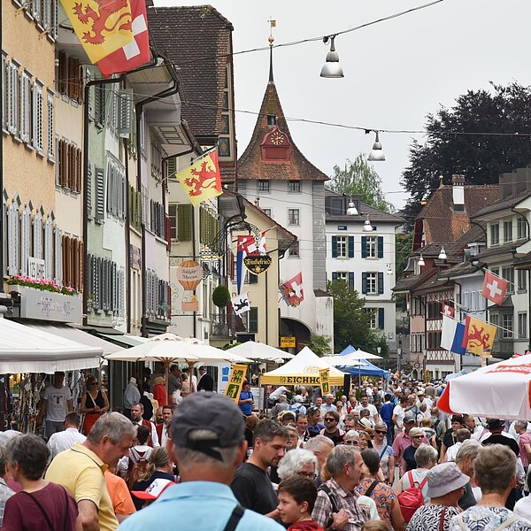 
									Ein volles Städtli Sempach: Das Jodlerfest wurde von rund 67'000 Gästen besucht. Bild: Foto Franziska Kaufmann
								