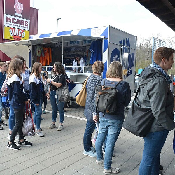 
									FCL-Autogrammstunden bei Otto's 2019 (1): Bild 4
								