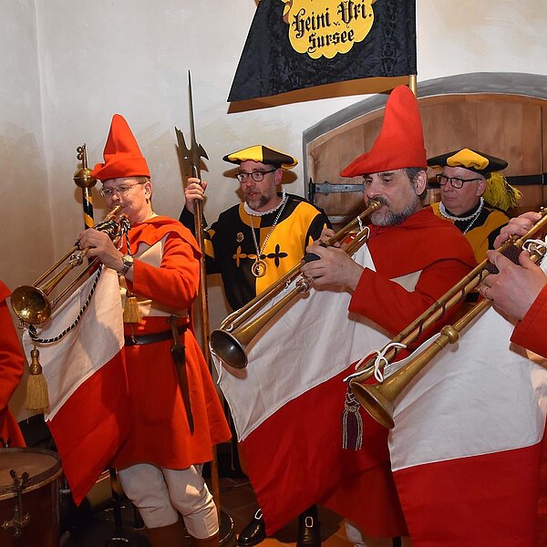 
									Die Fanfaren erklangen im Rathaus.  Bild: Foto Thomas Stillhart
								