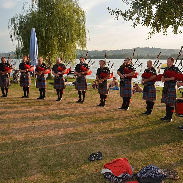 
									Happy-Pipers in der Badi Schenkon: Bild 5
								