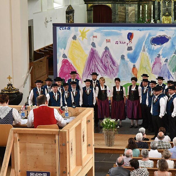 
									Der Jodlerklub Nottwil liess «I dänk chli nah» in der Kirche St. Stephan erklingen. Bild: Foto Franziska Kaufmann
								
