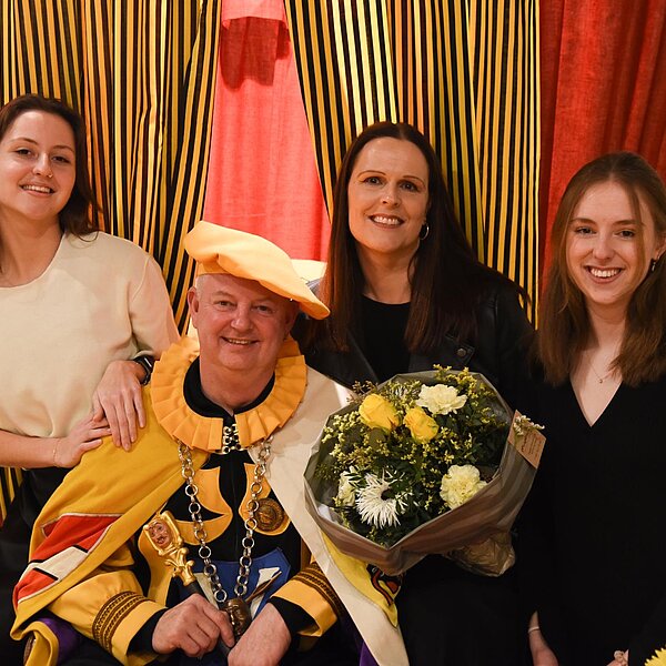 
									 Die Heinifamilie mit Heinimamme Barbara und Heinigoofen Chiara (links) und Aljcia.
								