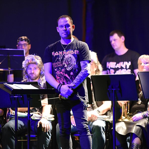 
									«Heavy-Fan Roger Stöckli dirigierte die Musikgesellschaft Knutwil in Höchstform.  Bild: Foto Thomas Stillhart
								
