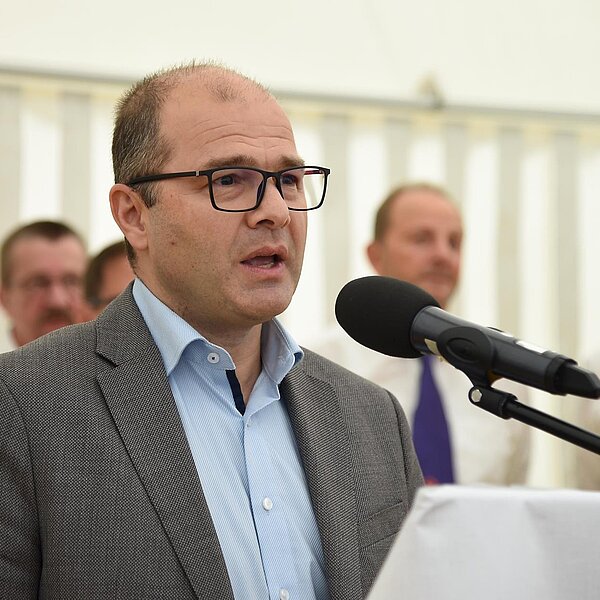 
									Gemeindepräsident René Buob lobte, dass das Betagtenzentrum Lindenrain eine gute Lösung für den Bau der Demenzabteilung vorliegt.  Bild: Foto Thomas Stillhart
								