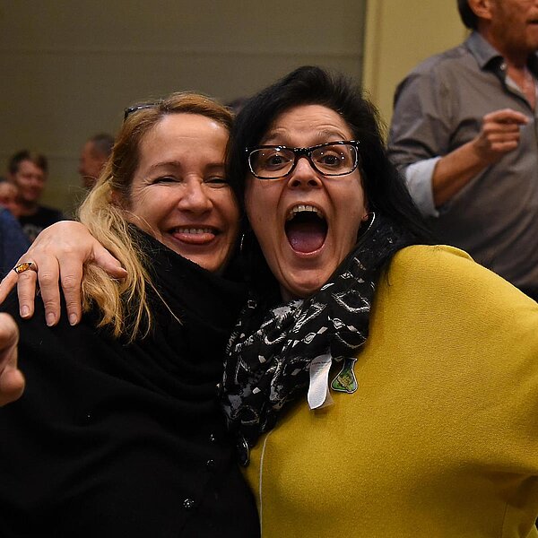 
									Am Mehlsuppenessen war die Stimmung bestens.  Bild: Foto Thomas Stillhart
								