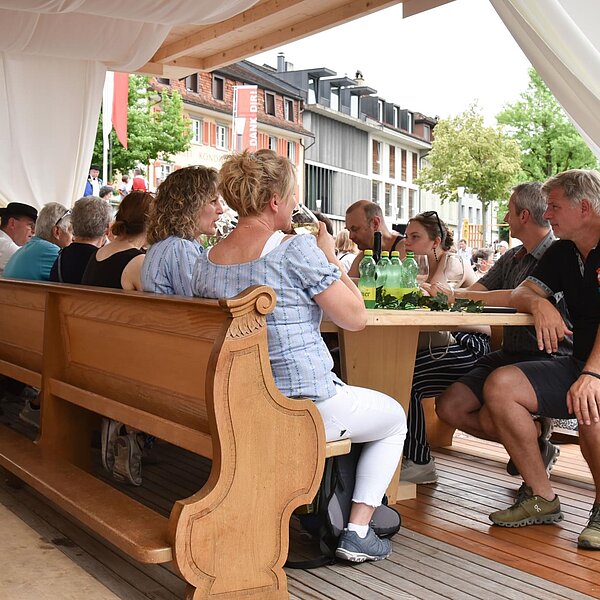 
									Die Biichthüsli-Bar der Pfarreien Eich und Sempach war ein beliebter Ort zum Verweilen. Bild: Foto Franziska Kaufmann
								